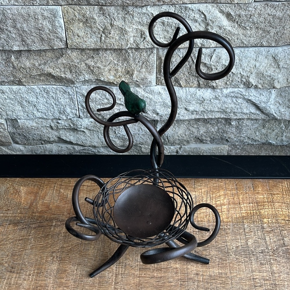 Decorative birds nest